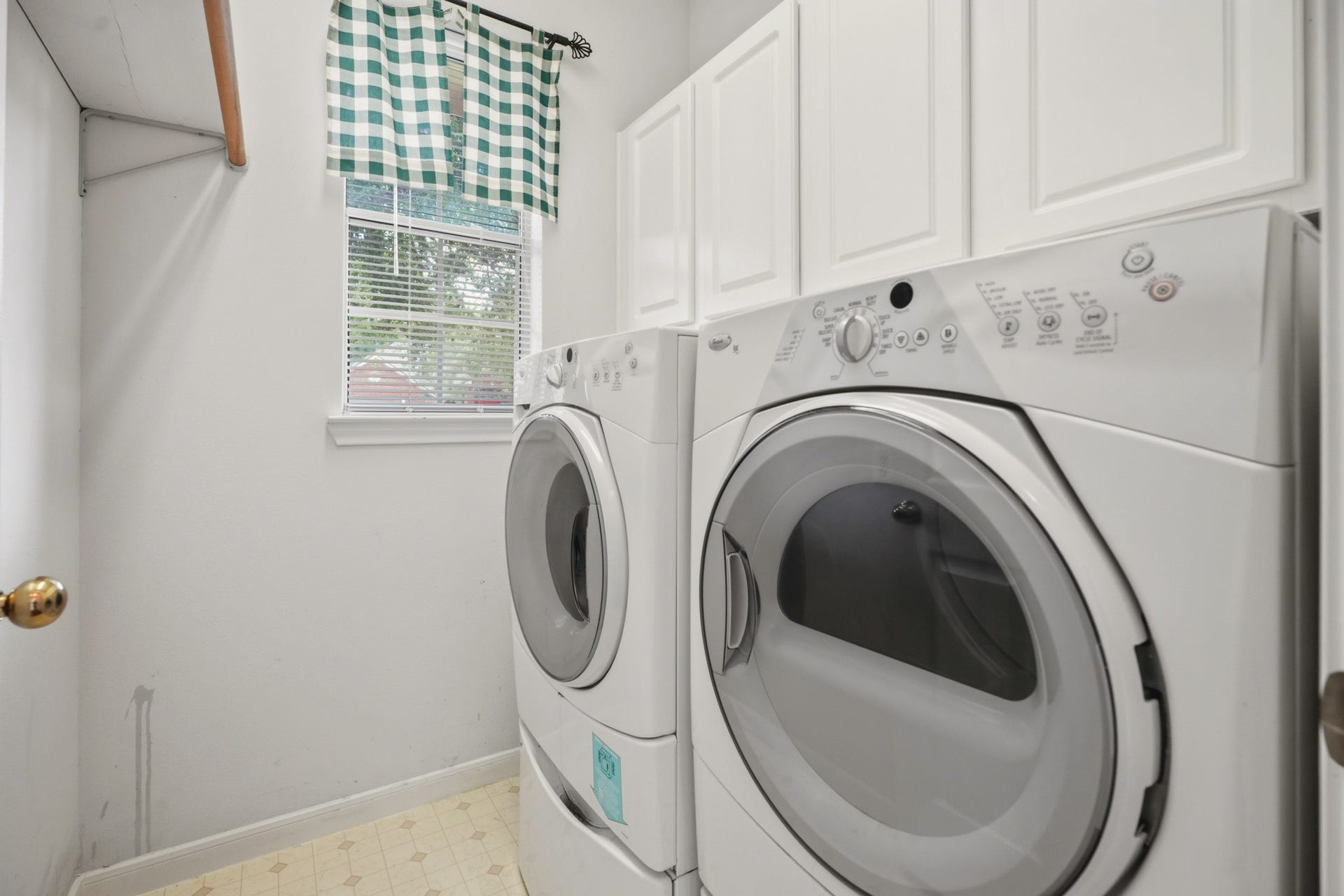 4814 Preston Trails Lane, Pasadena, TX 77505 Utility Room Washer and Dryer