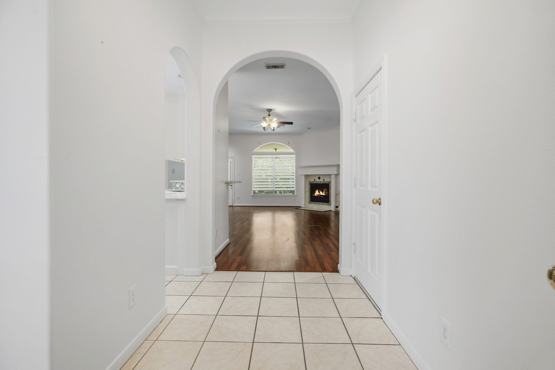 4814 Preston Trails Lane, Pasadena, TX 77505 Formal Entry