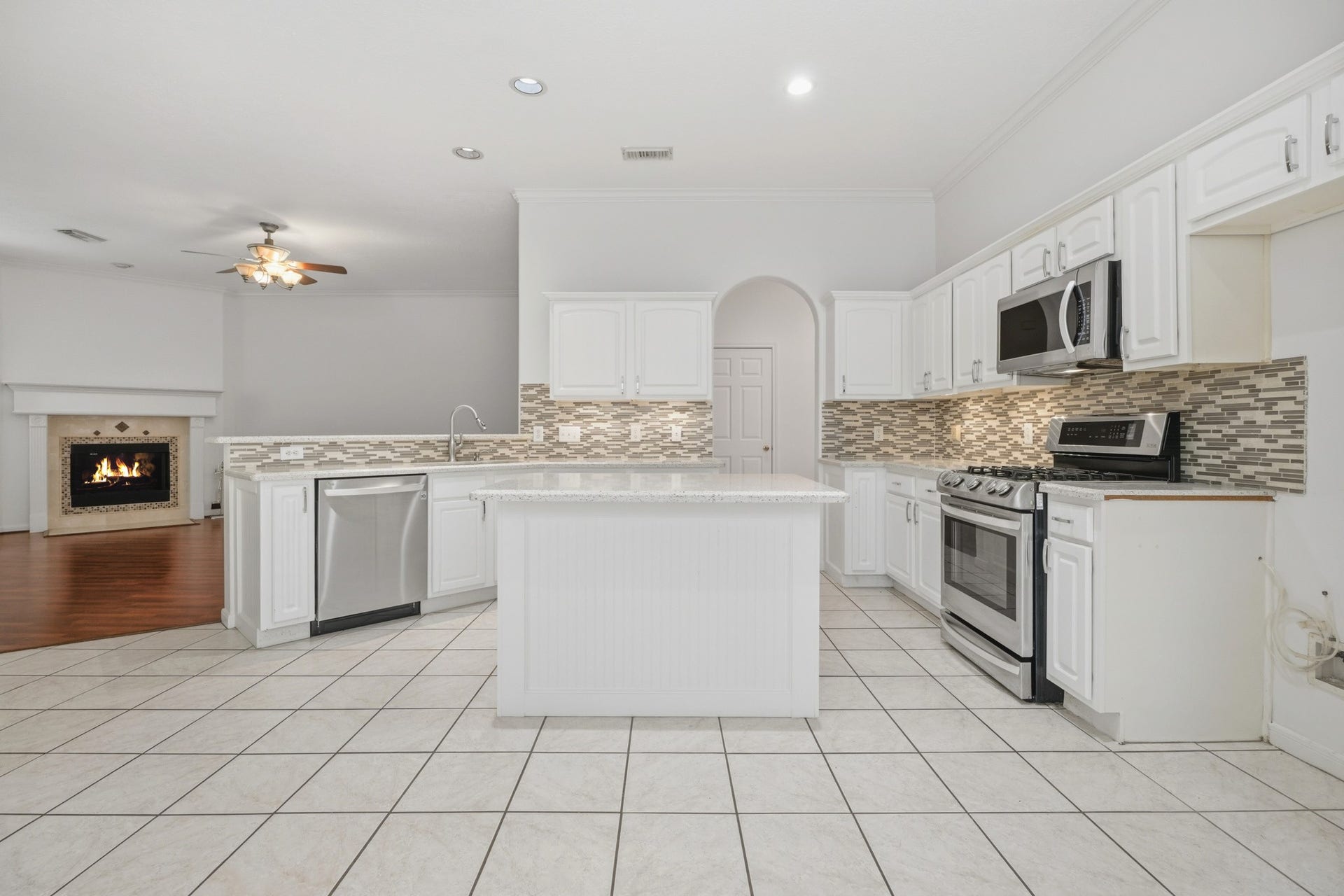 4814 Preston Trails Lane, Pasadena, TX 77505 Under Cabinet lighting and open concept