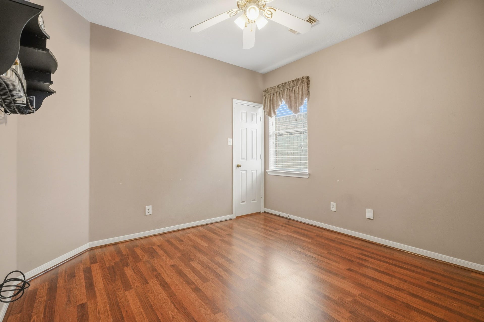 4814 Preston Trails Lane, Pasadena, TX 77505 Secondary bedroom 1