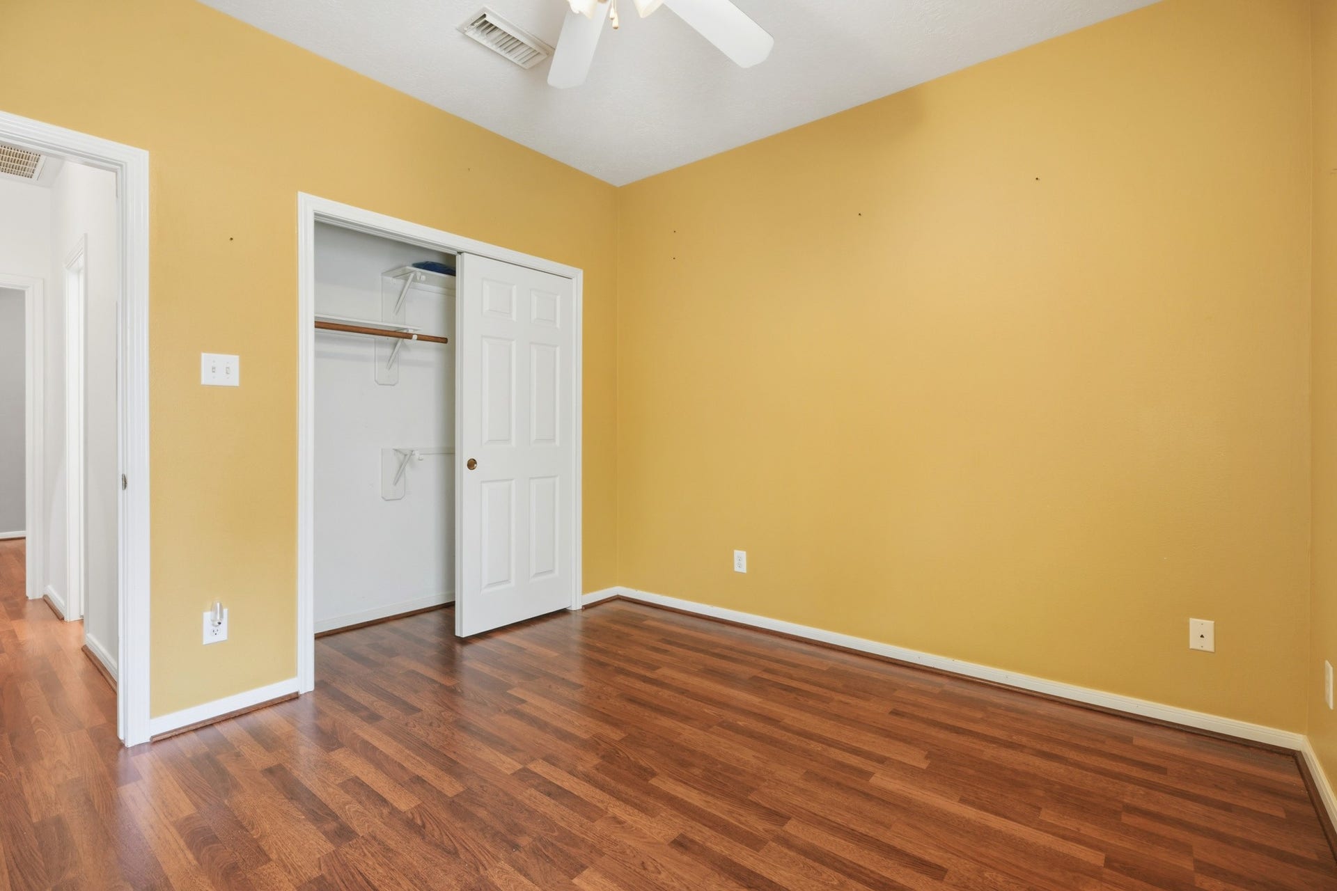 4814 Preston Trails Lane, Pasadena, TX 77505 Walk-in Closets