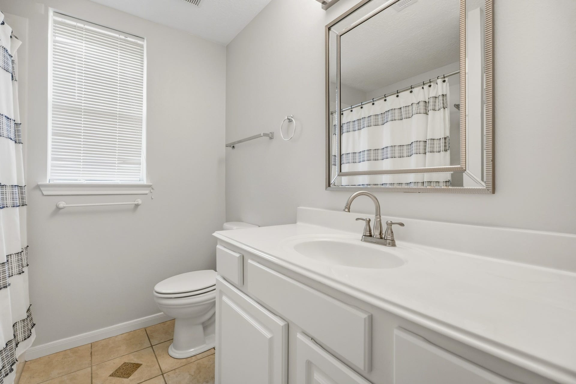 4814 Preston Trails Lane, Pasadena, TX 77505 Guest Bathroom