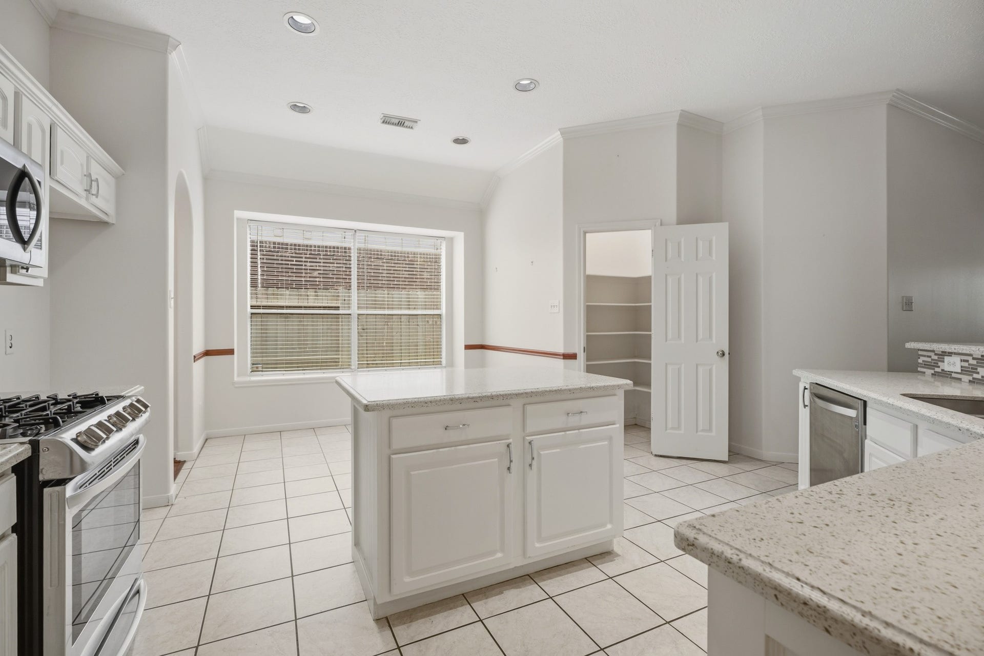4814 Preston Trails Lane, Pasadena, TX 77505 Cabinets with pull out drawers-walk-in pantry