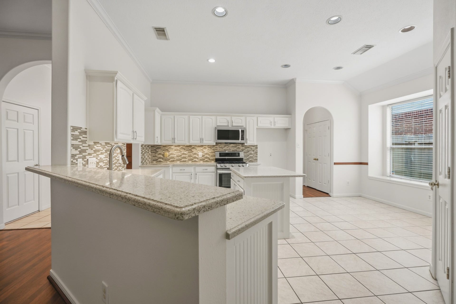4814 Preston Trails Lane, Pasadena, TX 77505 Kitchen Breakfast Bar