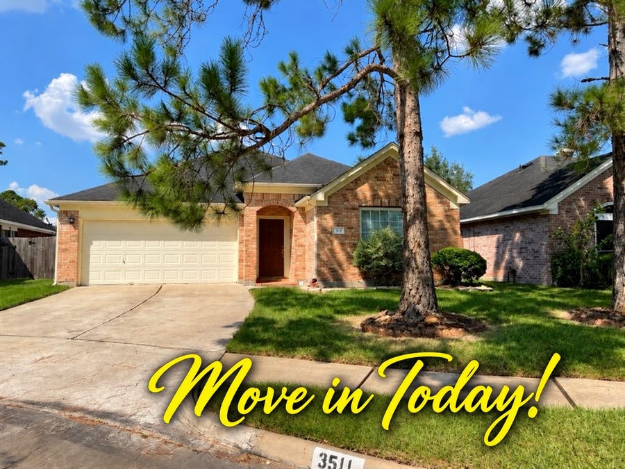 Property photo for 3511 Paigewood Drive, Pearland, TX