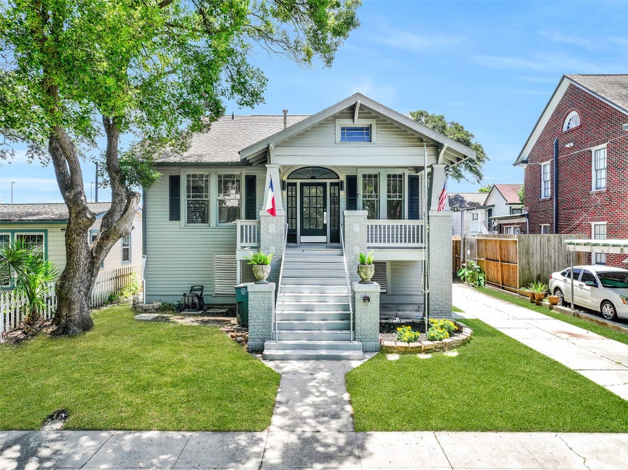 Property photo for 3921 Avenue P 1/2, Galveston, TX