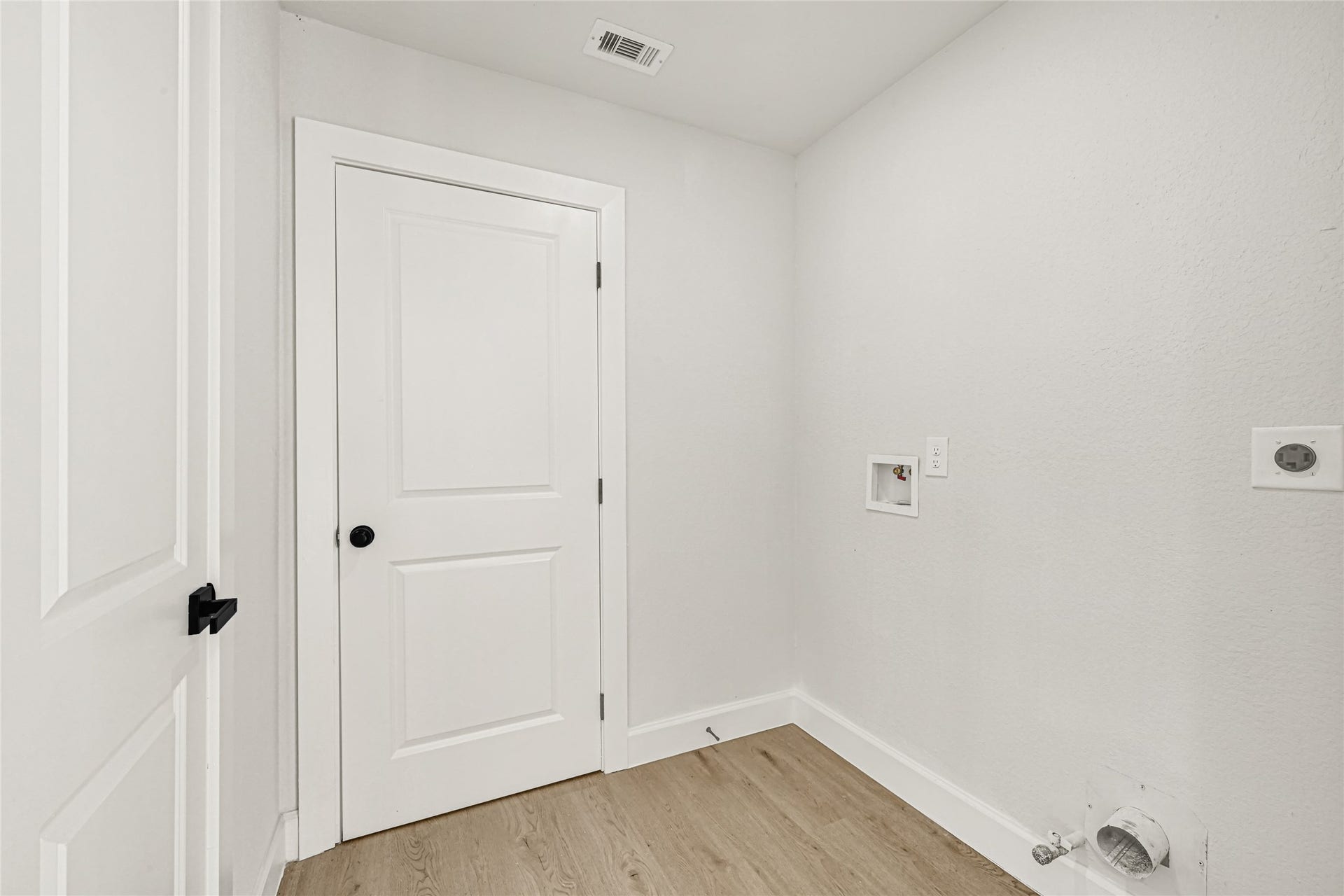 Expansive laundry room
