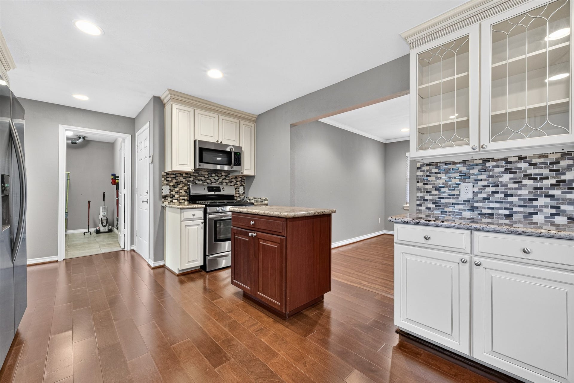 3107 Mona Lee Lane, Houston, TX 77080 3107 Mona Lee Lane, Houston, TX 77080