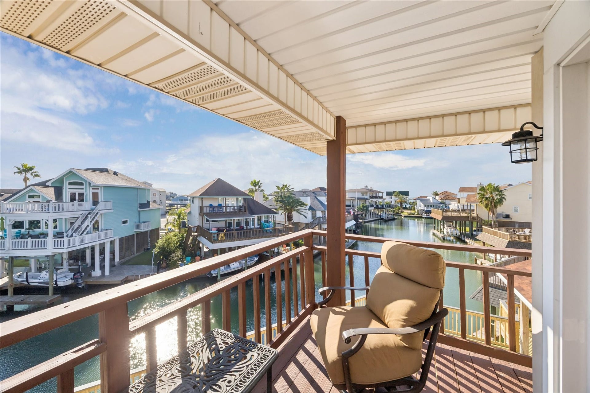 107 Bamaku Bend, Tiki Island, TX 77554 Start and end your day here! Welcome the morning with a cup of coffee. End your day with a favorite beverage. Any time of day, Gulf breezes cut through the humidity, making time outdoors appealing and comfortable on hot summer days.