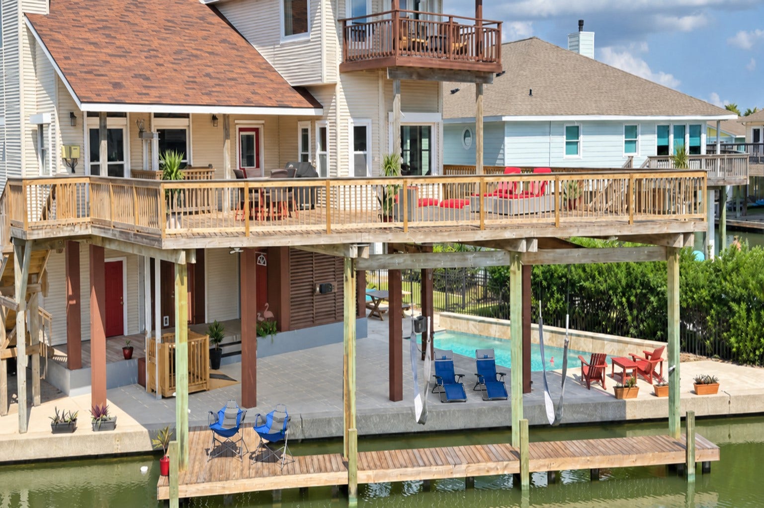 107 Bamaku Bend, Tiki Island, TX 77554 Island living where your "front" yard is on the water.