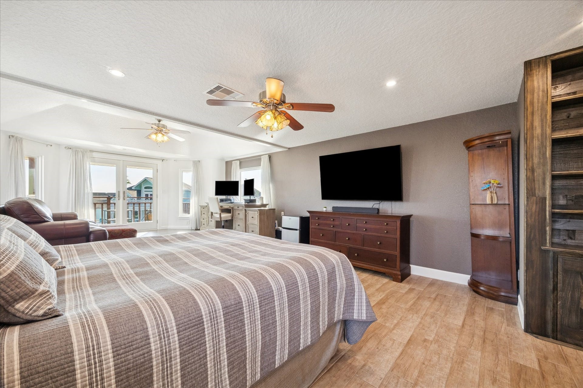 107 Bamaku Bend, Tiki Island, TX 77554 Remarkable scale gives the primary bedroom exceptional versatility, accommodating an extensive range of furniture choices and arrangements. Wood-like plank tile continues here and throughout the home.