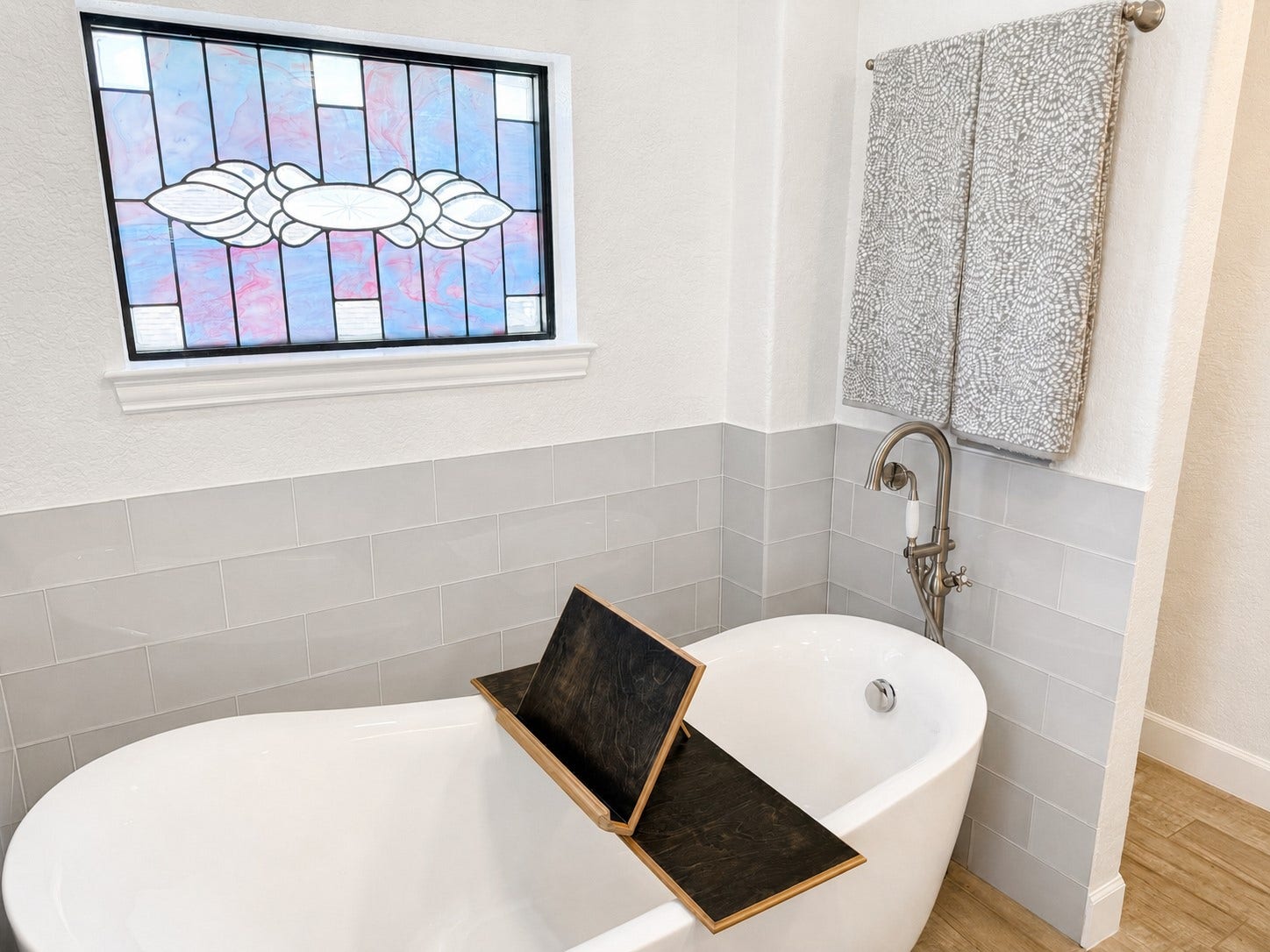 107 Bamaku Bend, Tiki Island, TX 77554 Settle in with a favorite book as light filters through the stained-glass window, creating a peaceful place to soak, read and escape from the everyday.