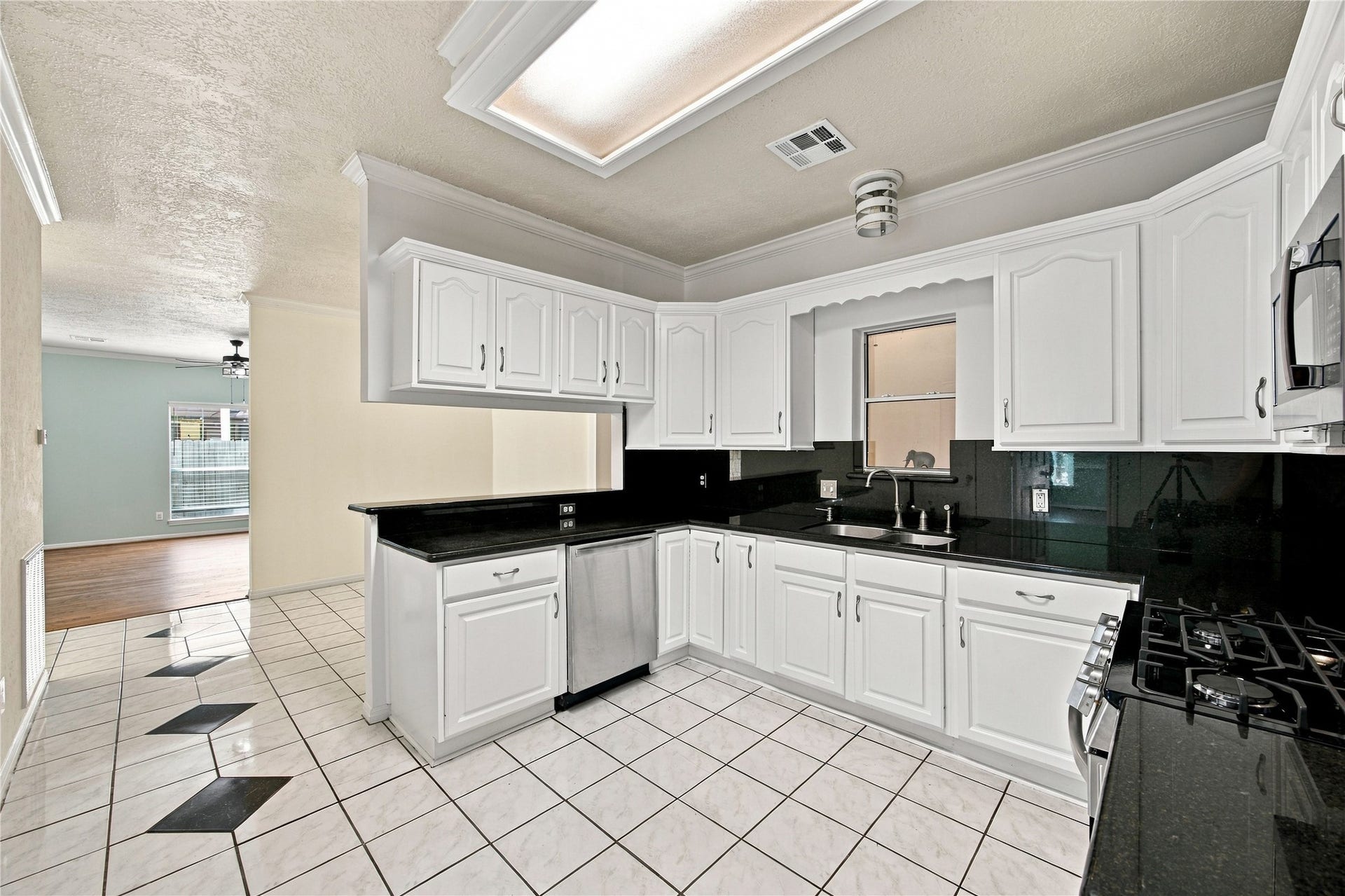 54 S Wind Drive, Montgomery, TX 77356 54 S Wind Drive, Montgomery, TX 77356