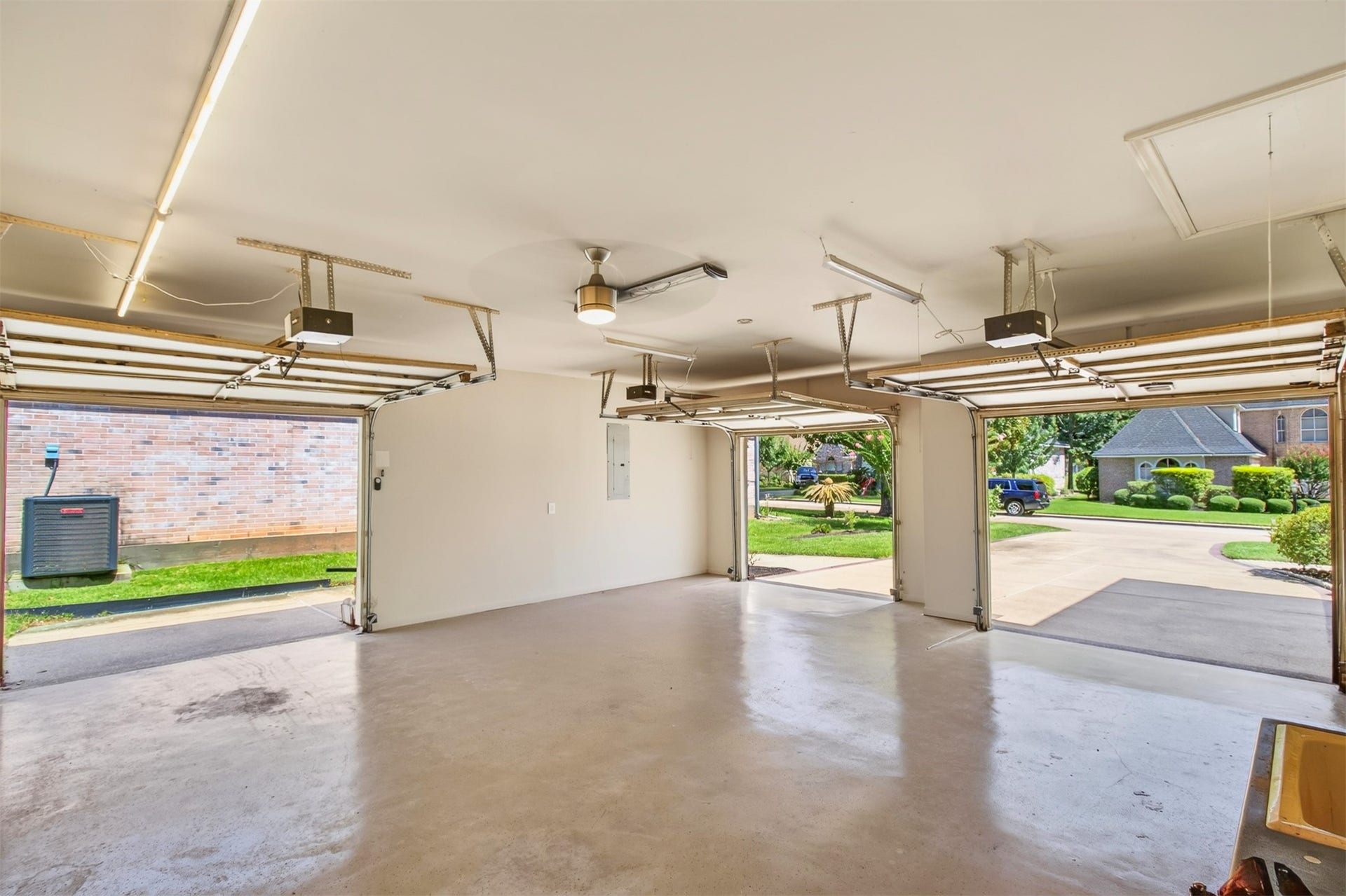 54 S Wind Drive, Montgomery, TX 77356 Plenty of garage access with three doors.
