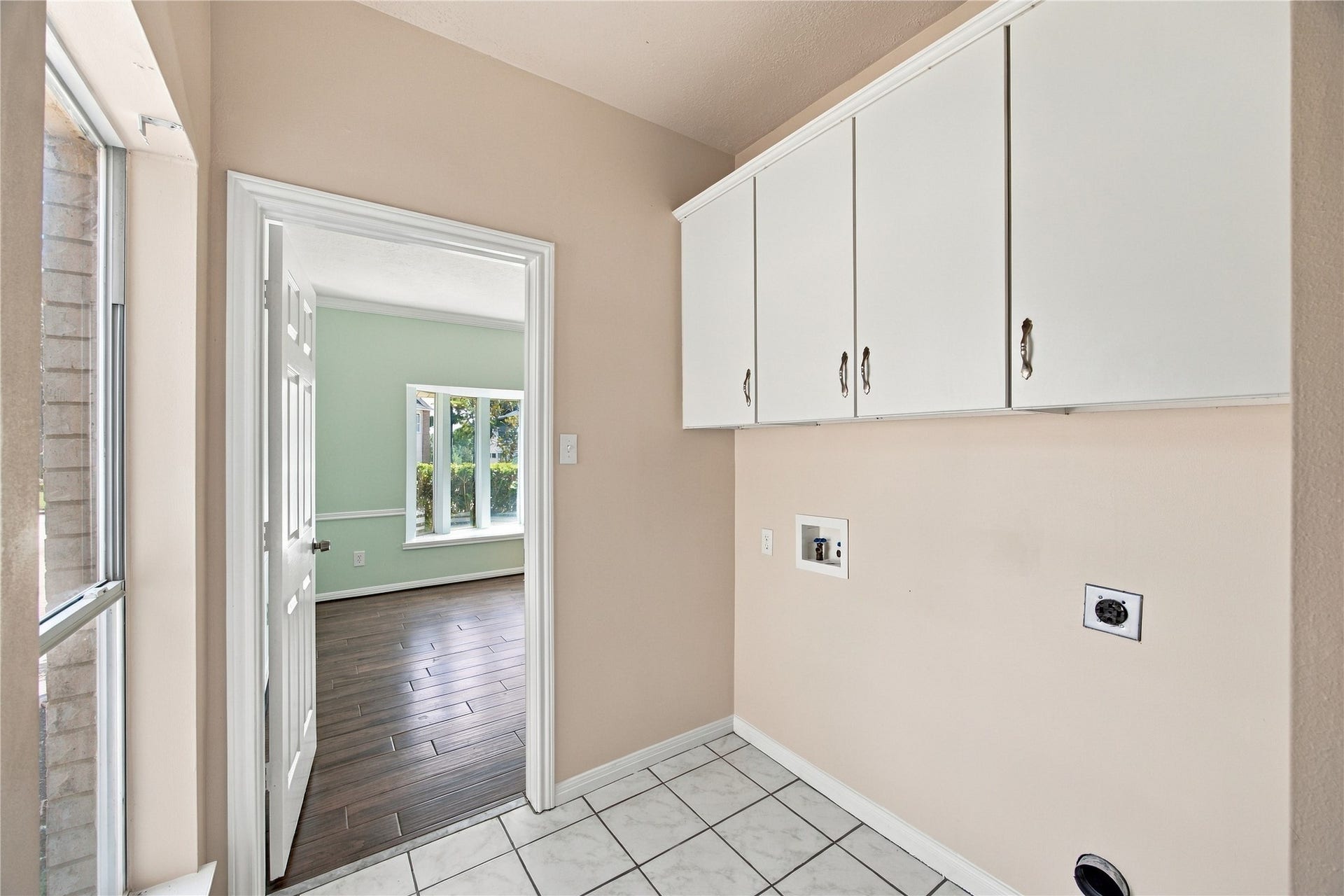 54 S Wind Drive, Montgomery, TX 77356 54 S Wind Drive, Montgomery, TX 77356