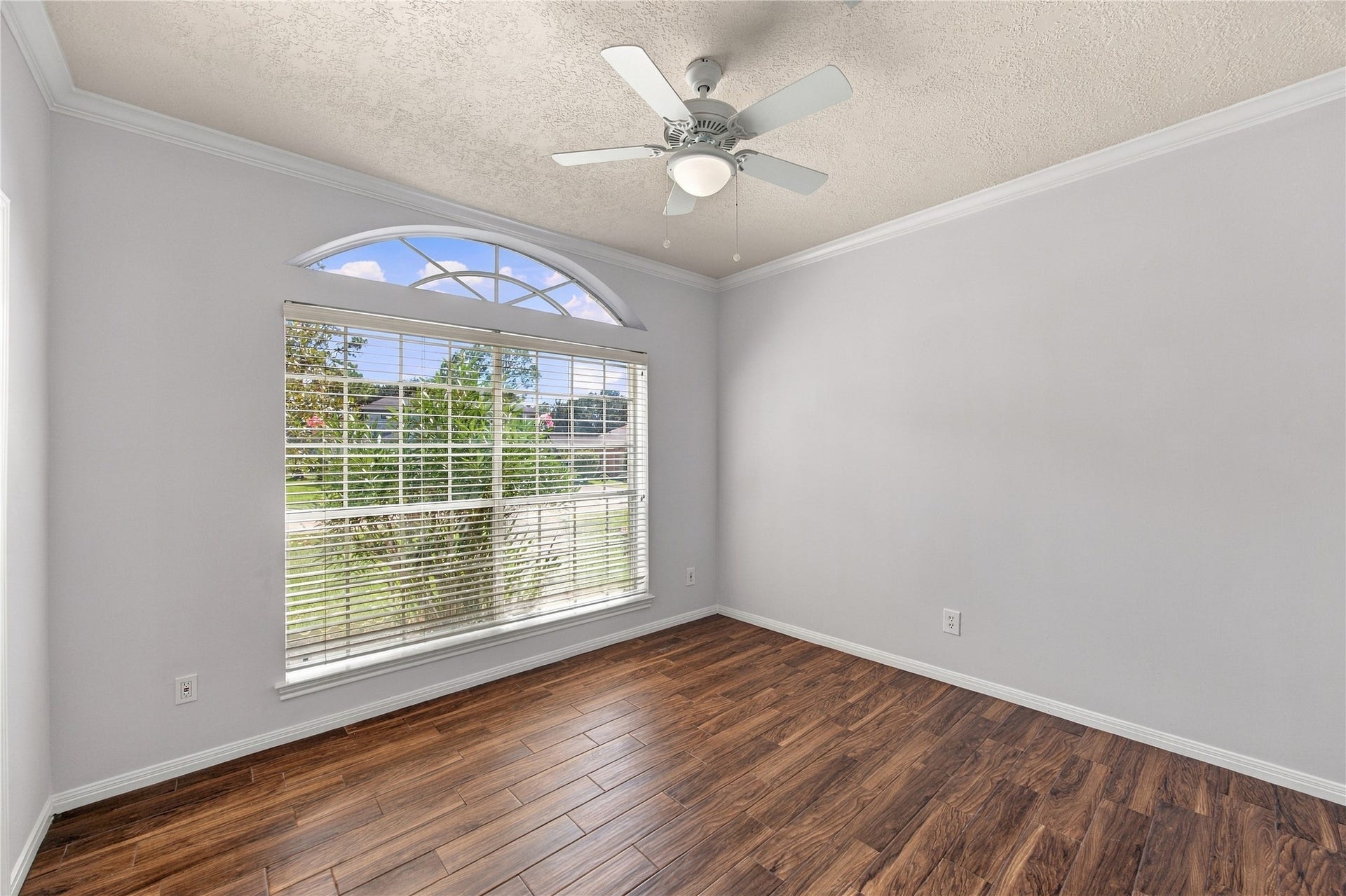 54 S Wind Drive, Montgomery, TX 77356 54 S Wind Drive, Montgomery, TX 77356