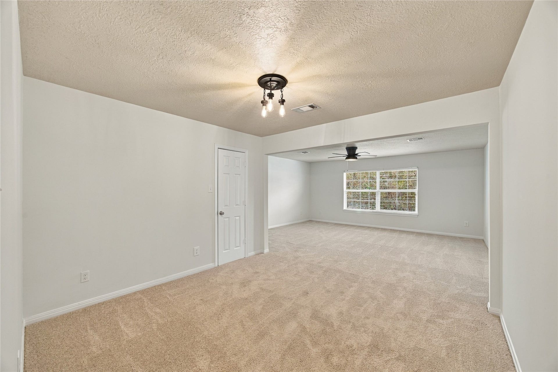 54 S Wind Drive, Montgomery, TX 77356 54 S Wind Drive, Montgomery, TX 77356