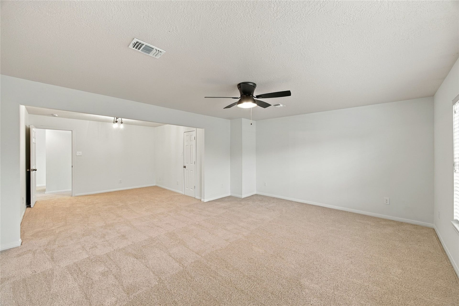 54 S Wind Drive, Montgomery, TX 77356 54 S Wind Drive, Montgomery, TX 77356