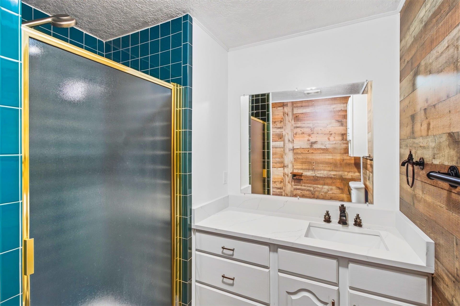 54 S Wind Drive, Montgomery, TX 77356 Full bathroom downstairs off the foyer with wooden accent walls.