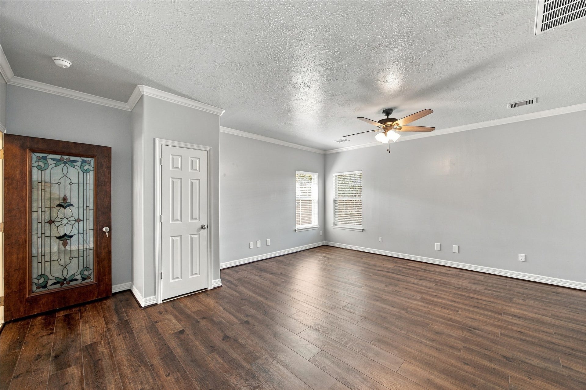 54 S Wind Drive, Montgomery, TX 77356 54 S Wind Drive, Montgomery, TX 77356