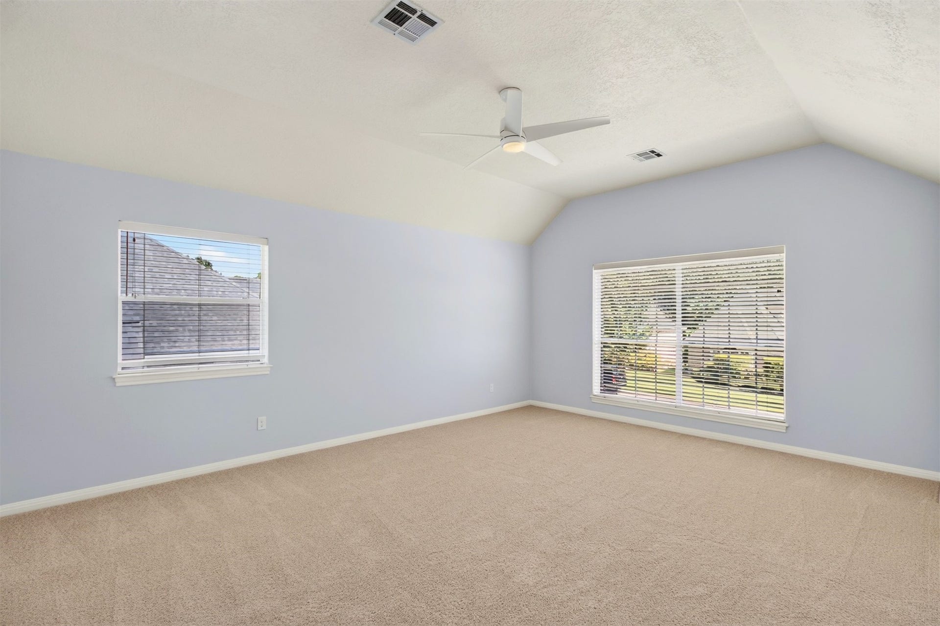 54 S Wind Drive, Montgomery, TX 77356 This is the primary bedroom upstairs with an oversized area. Ample space for a sitting area, computer/media space with dimensions of 22' x 27'.