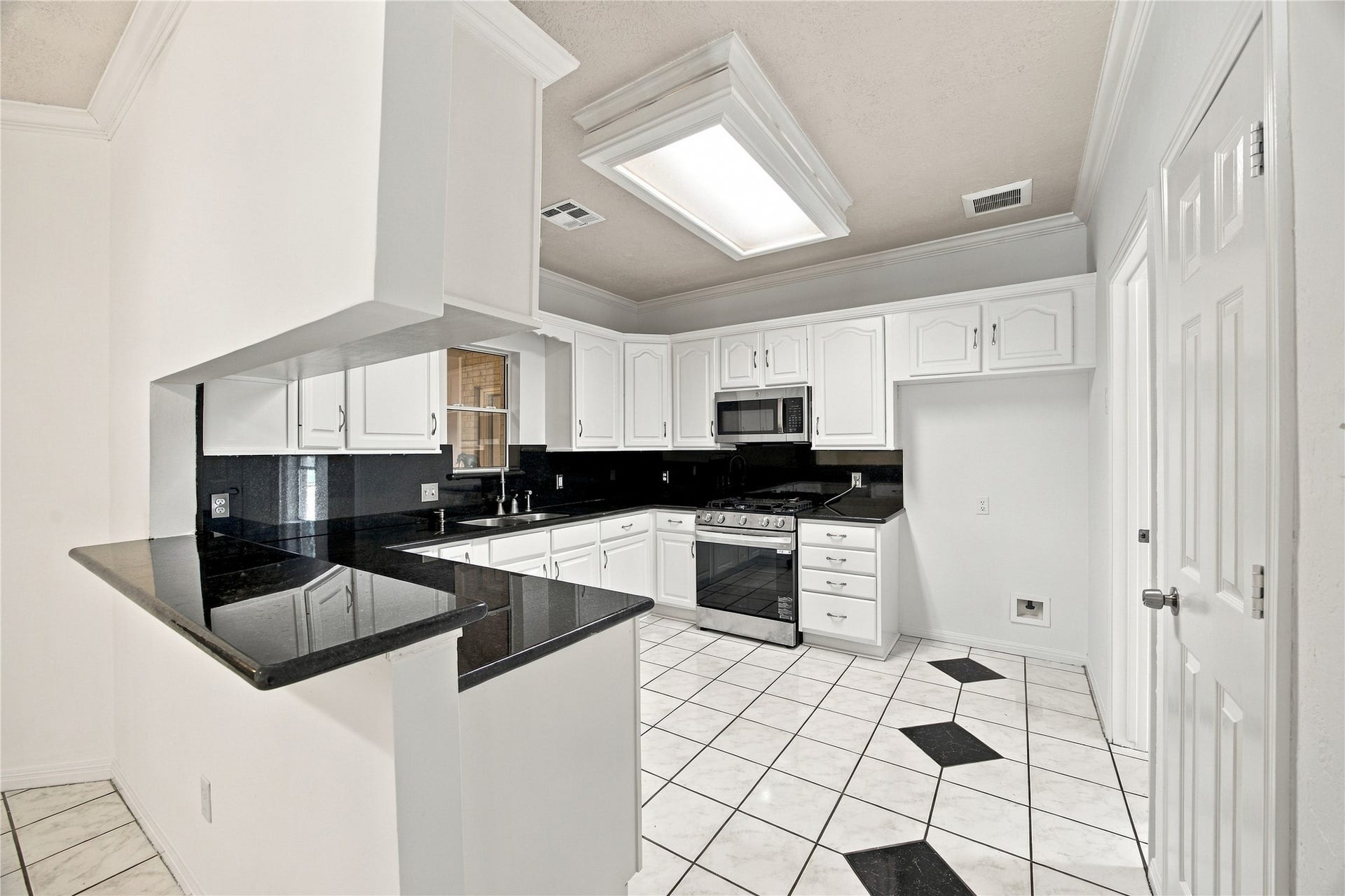 54 S Wind Drive, Montgomery, TX 77356 54 S Wind Drive, Montgomery, TX 77356