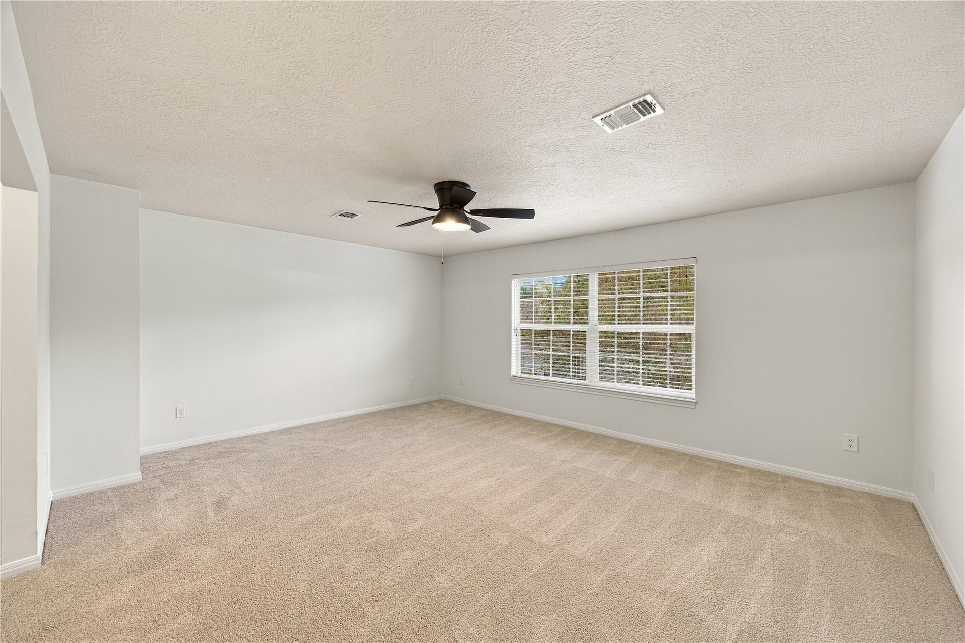 54 S Wind Drive, Montgomery, TX 77356 54 S Wind Drive, Montgomery, TX 77356