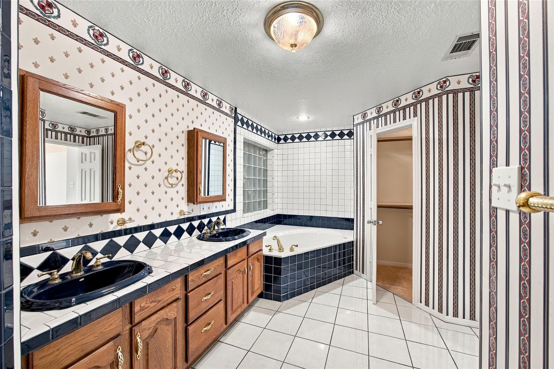 54 S Wind Drive, Montgomery, TX 77356 54 S Wind Drive, Montgomery, TX 77356