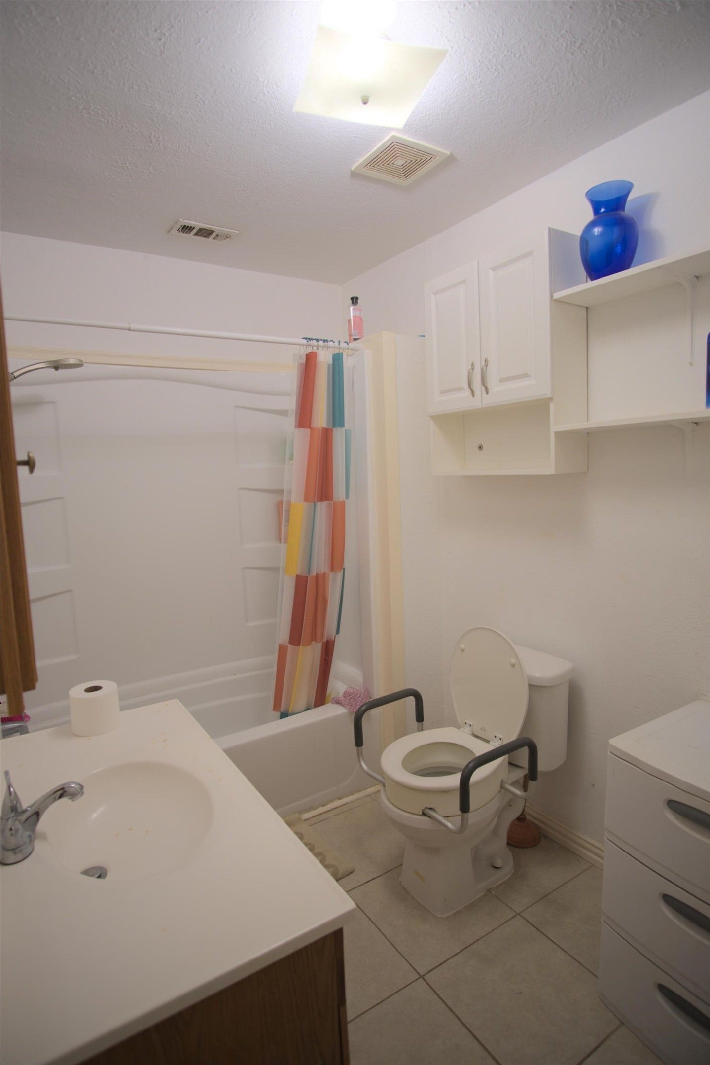 511 5th Street, San Leon, TX 77539 ensuite bath