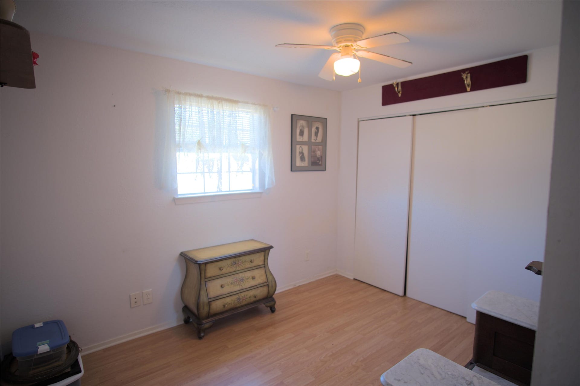 511 5th Street, San Leon, TX 77539 back bed