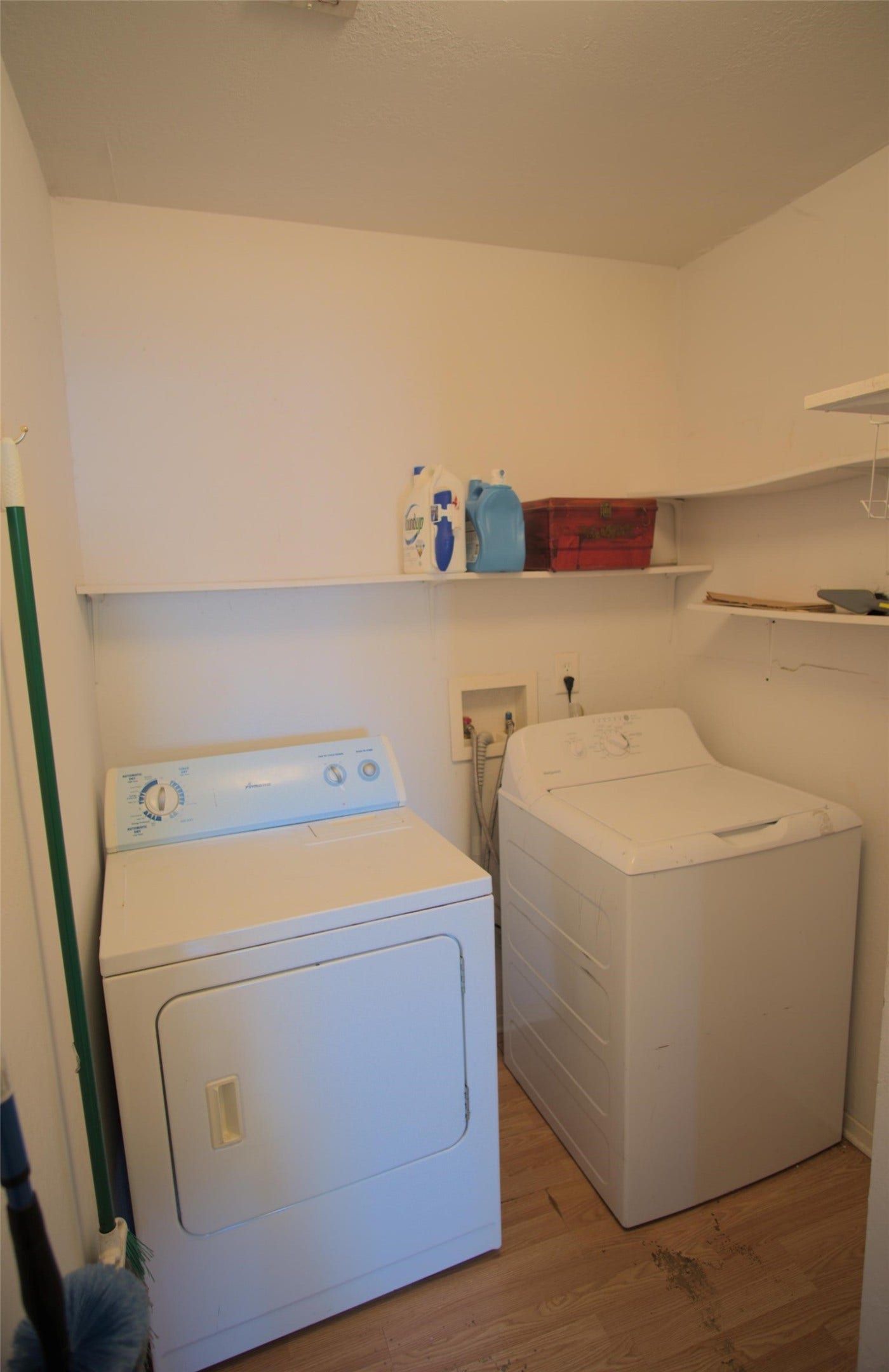 511 5th Street, San Leon, TX 77539 laundry