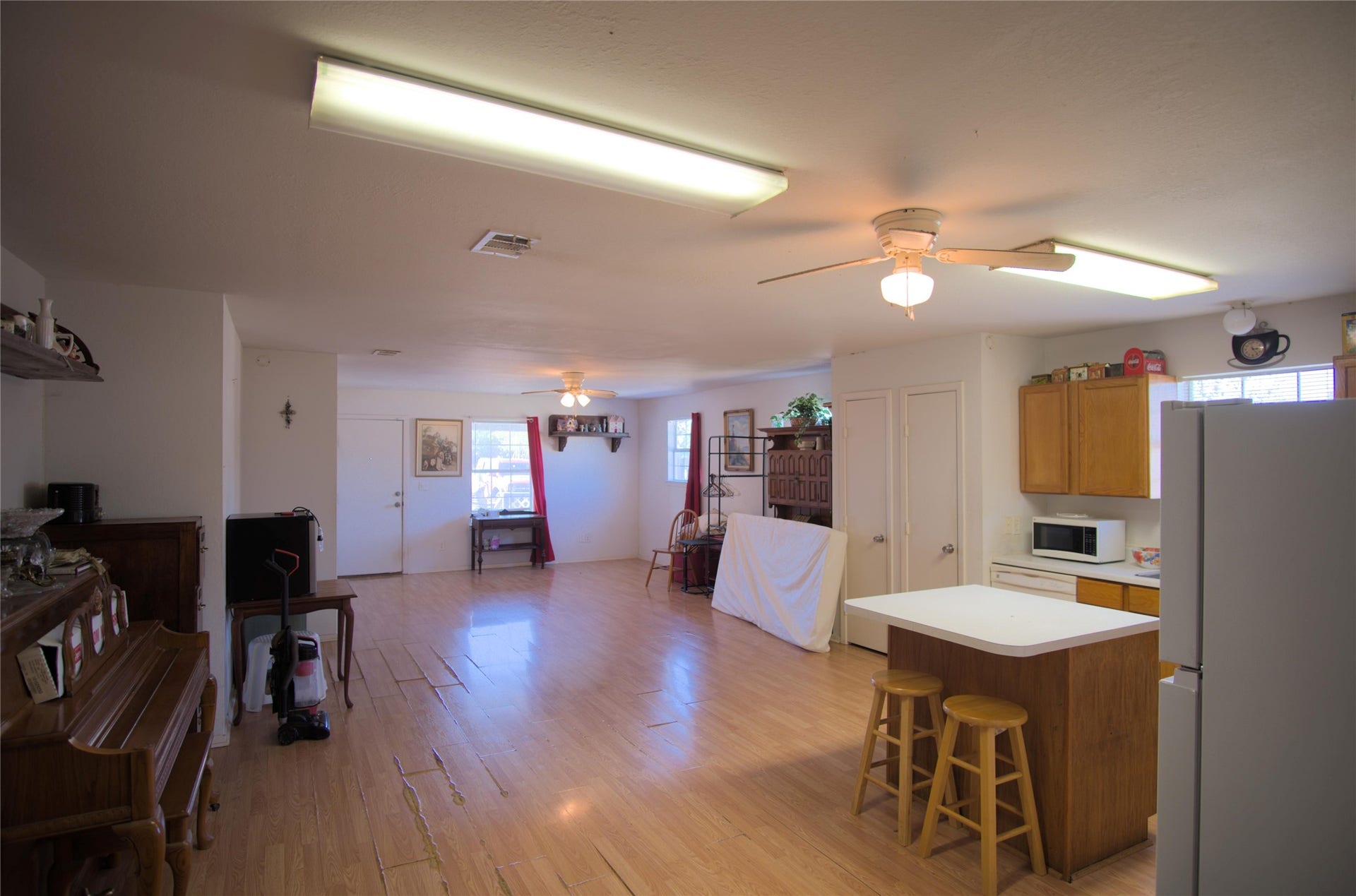 511 5th Street, San Leon, TX 77539 kitchen to front door