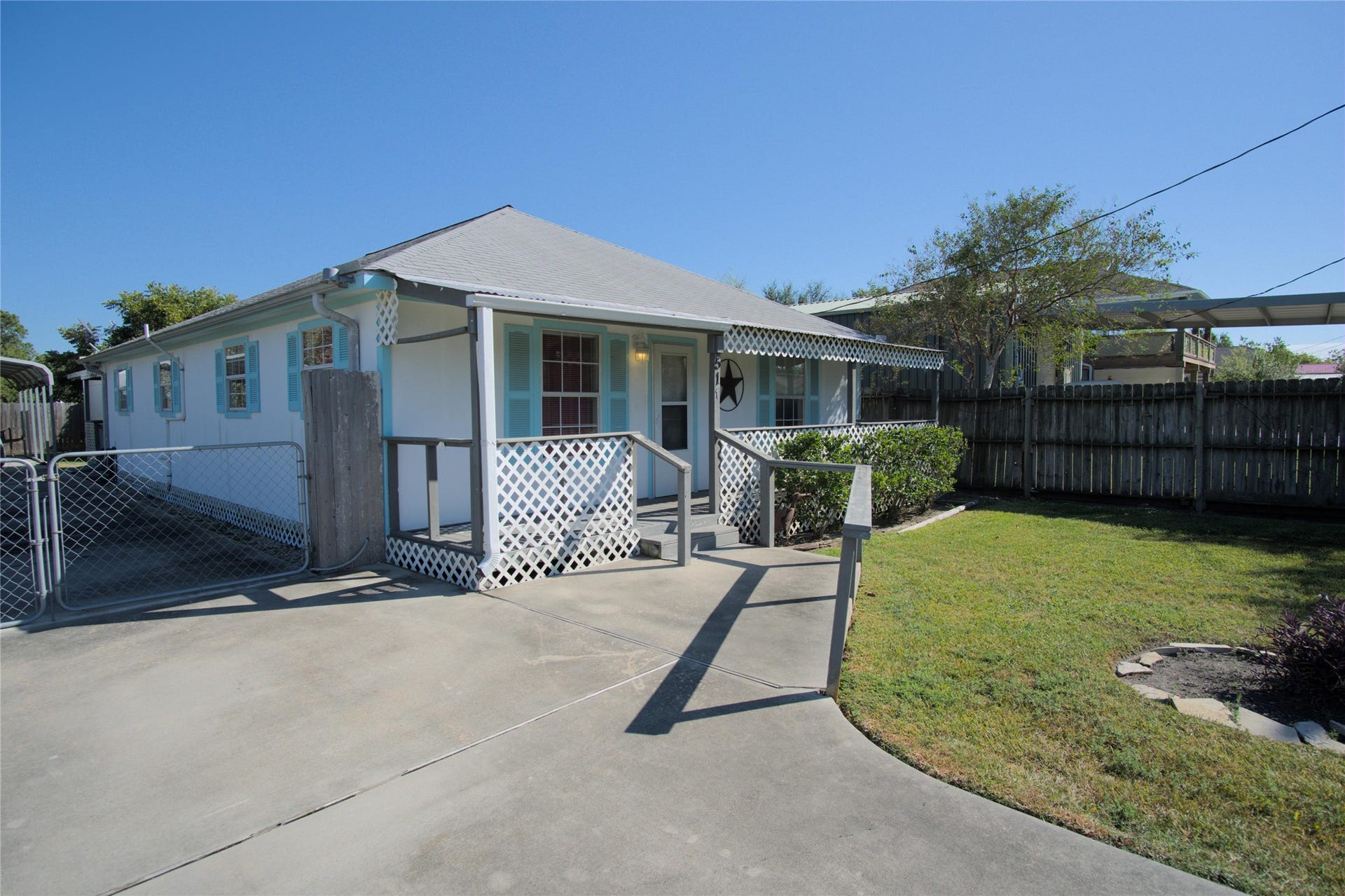 511 5th Street, San Leon, TX 77539 511 5th Street, San Leon, TX 77539