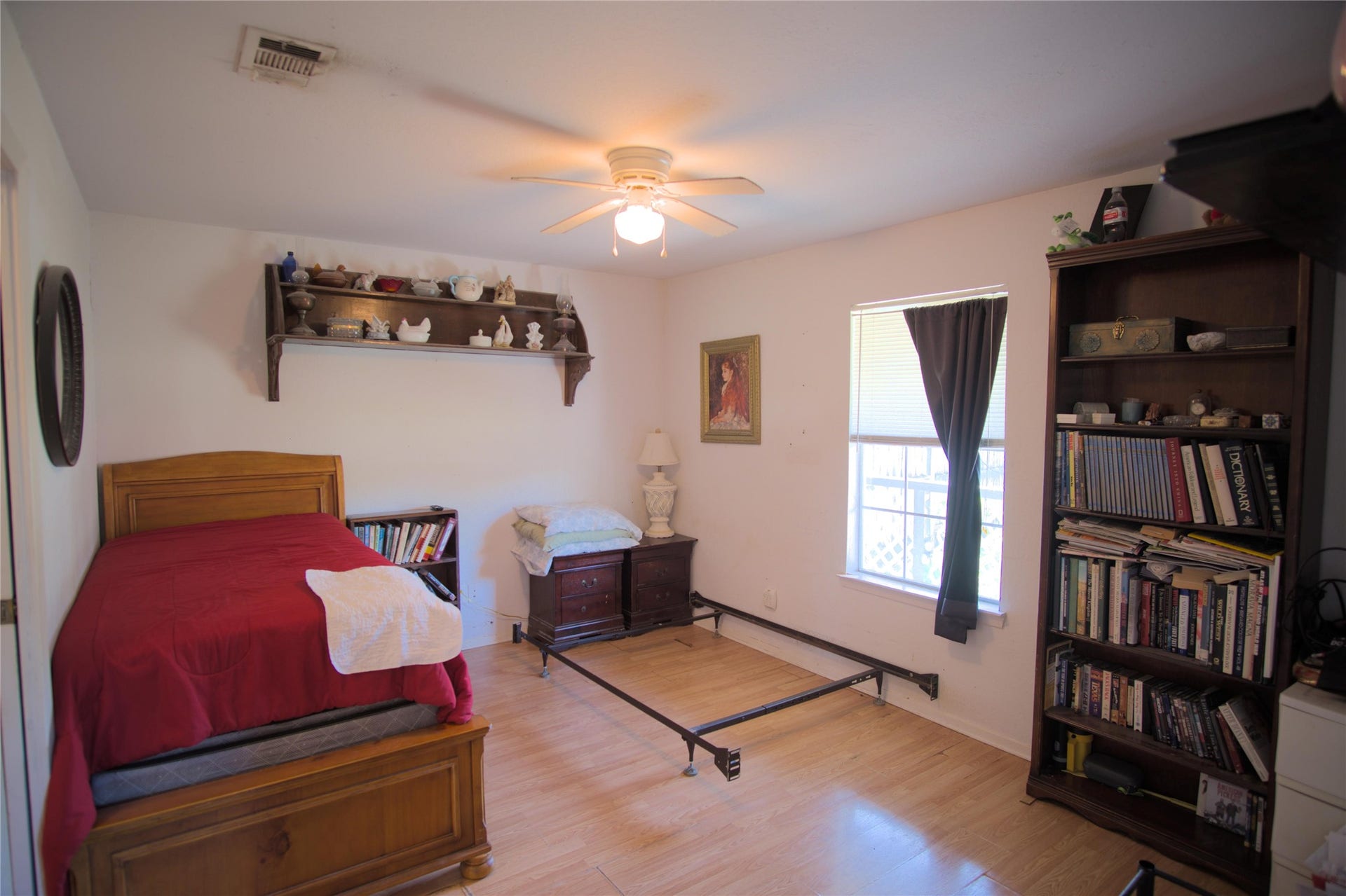511 5th Street, San Leon, TX 77539 front bed/master with en suite bath