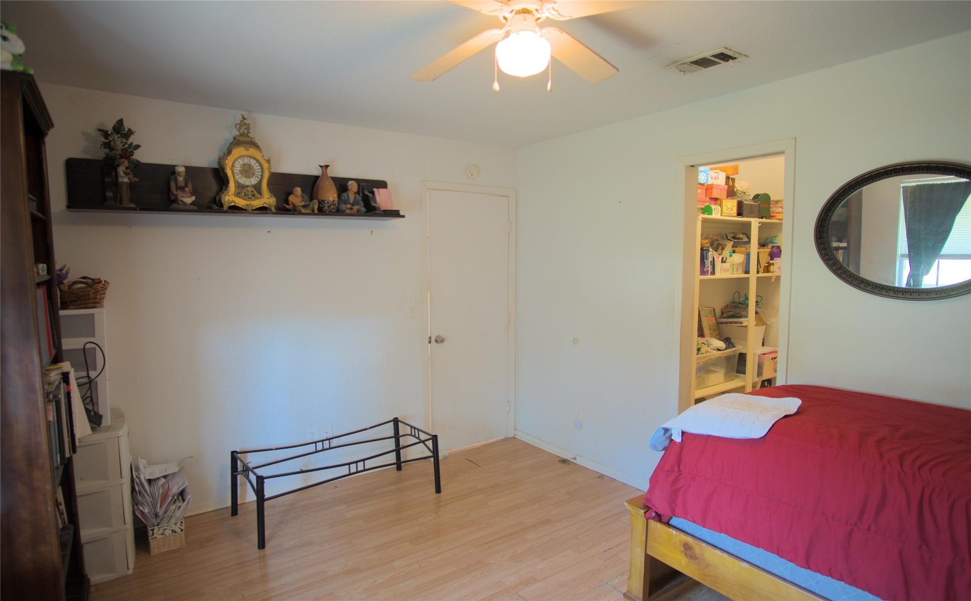 511 5th Street, San Leon, TX 77539 master bed