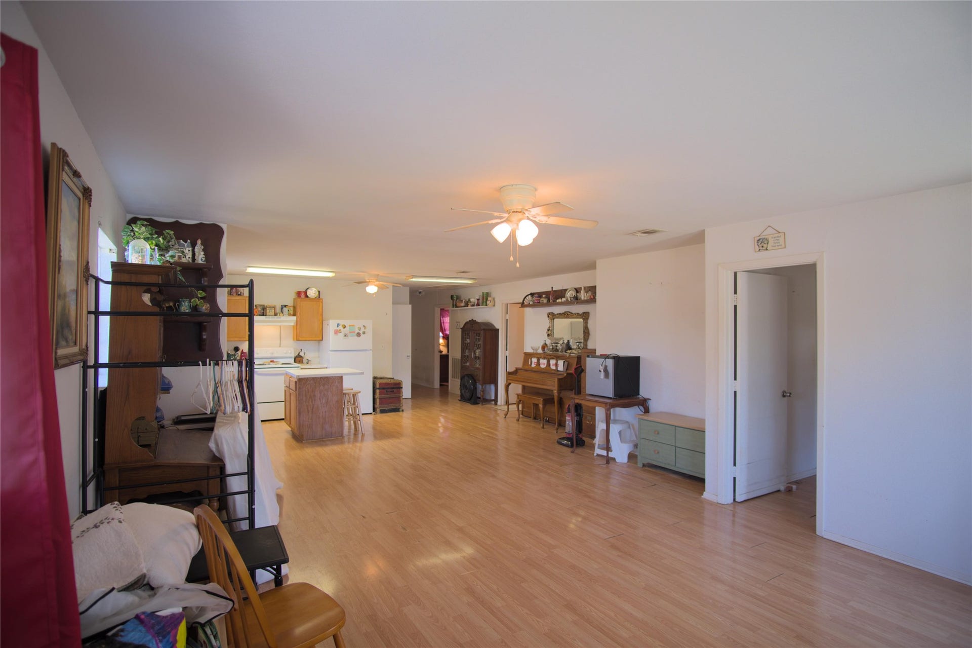 511 5th Street, San Leon, TX 77539 livingroom to kitchen