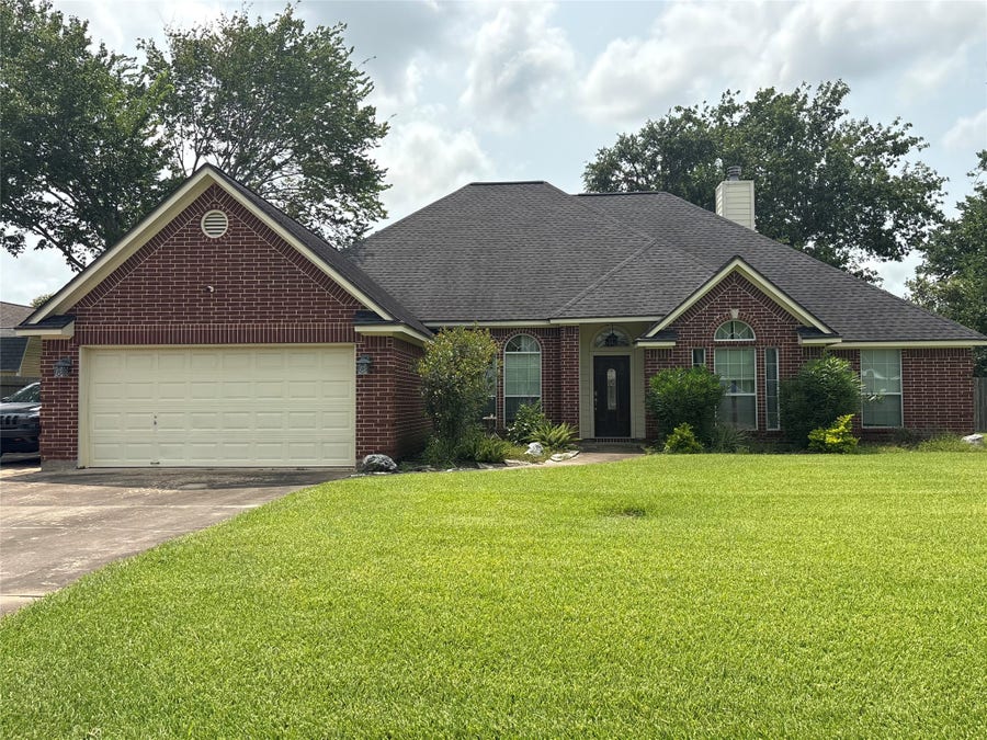 Property photo for 308 Williamsburg Avenue, Clute, TX