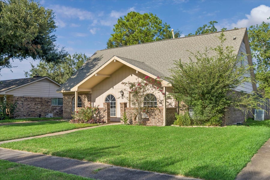 Property photo for 3111 Apple Drive, Missouri City, TX