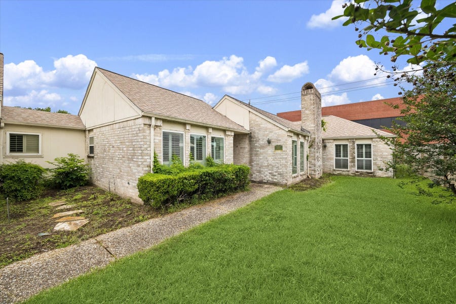 Property photo for 2915 Country Club Boulevard, Sugar Land, TX