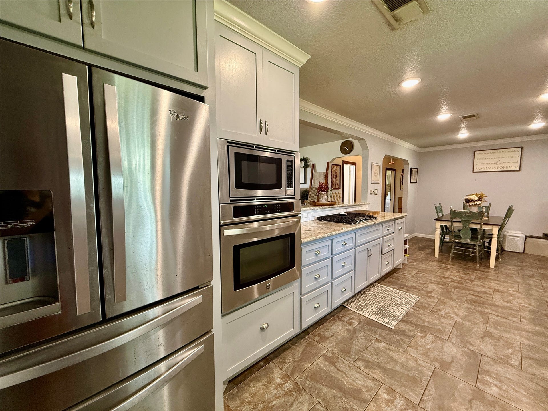 809 E Hamilton Street, West Columbia, TX 77486 Nice kitchen layout opened to dining space