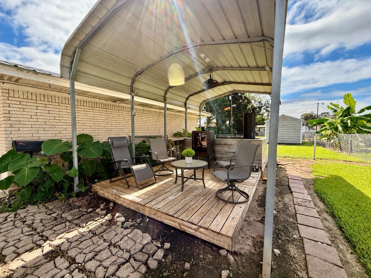 809 E Hamilton Street, West Columbia, TX 77486 Covered BBQ and sitting area