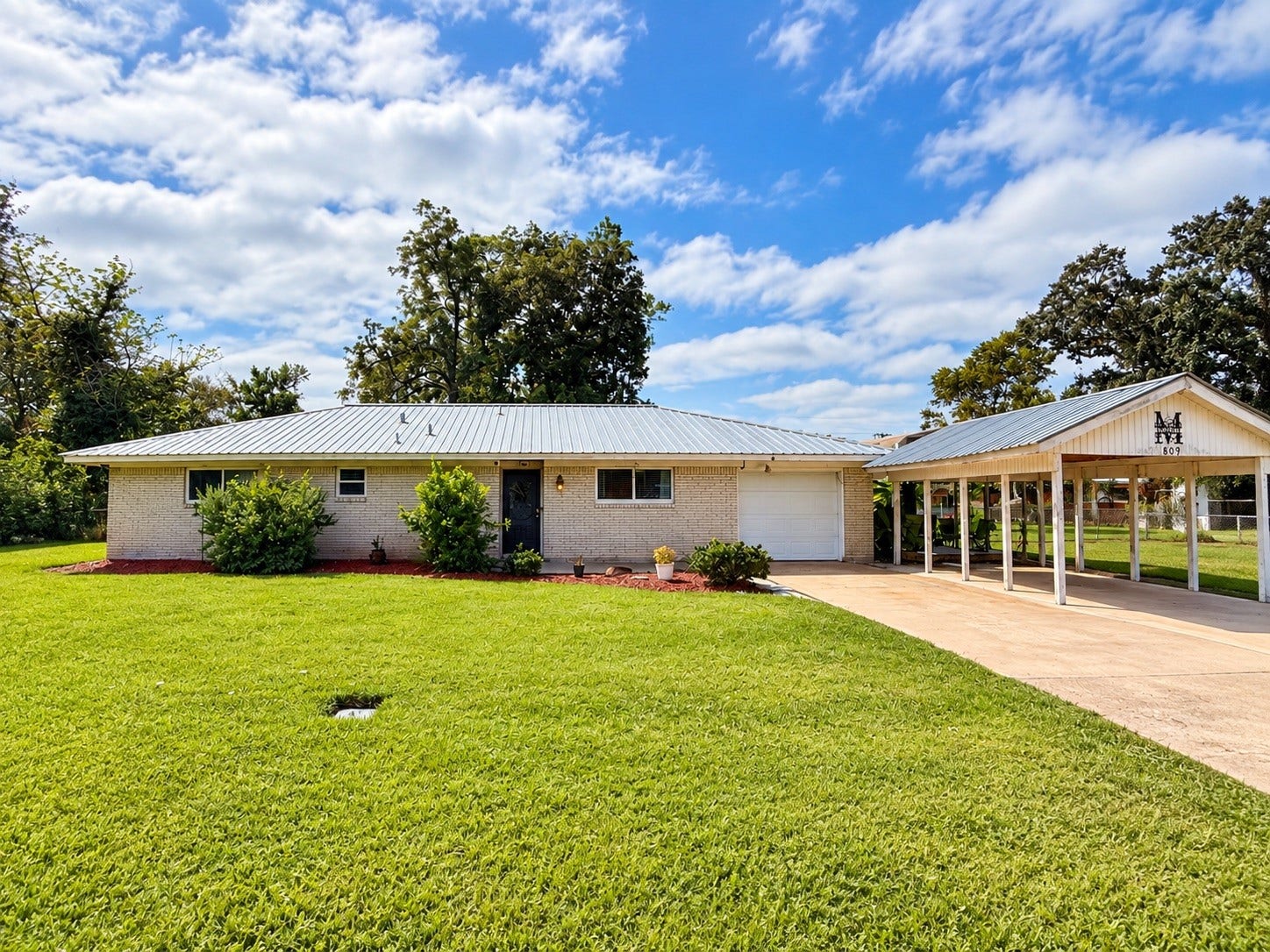 809 E Hamilton Street, West Columbia, TX 77486 809 E Hamilton Street, West Columbia, TX 77486