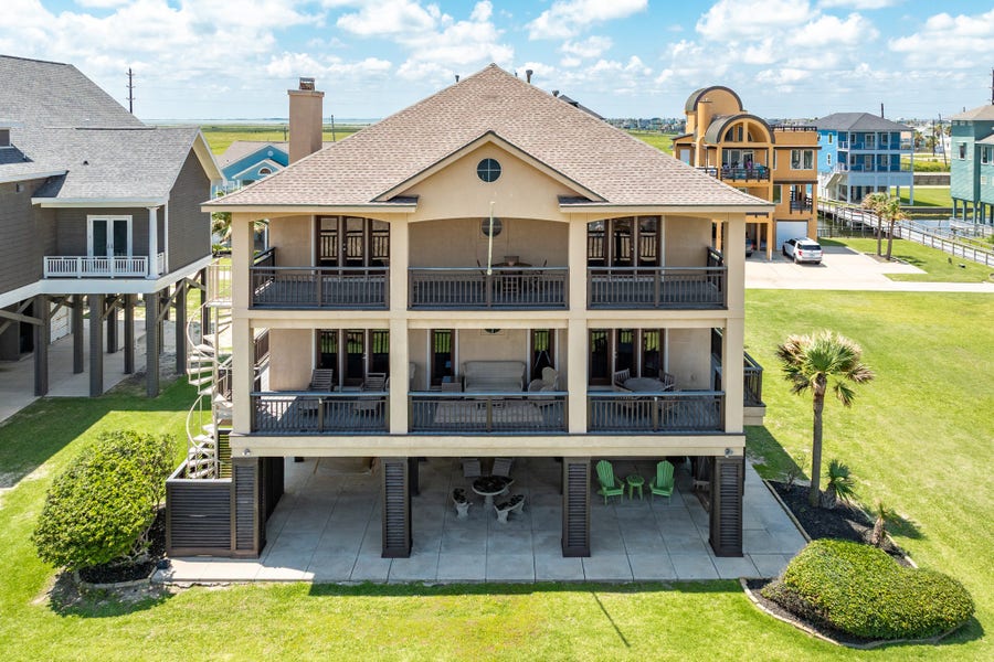 Property photo for 9 Blue Heron Drive, Jamaica Beach, TX