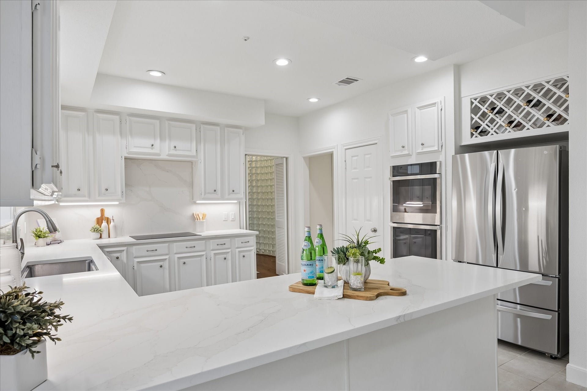 2214 Nantucket Drive, #D, Houston, TX 77057 2214 Nantucket Drive, #D, Houston, TX 77057