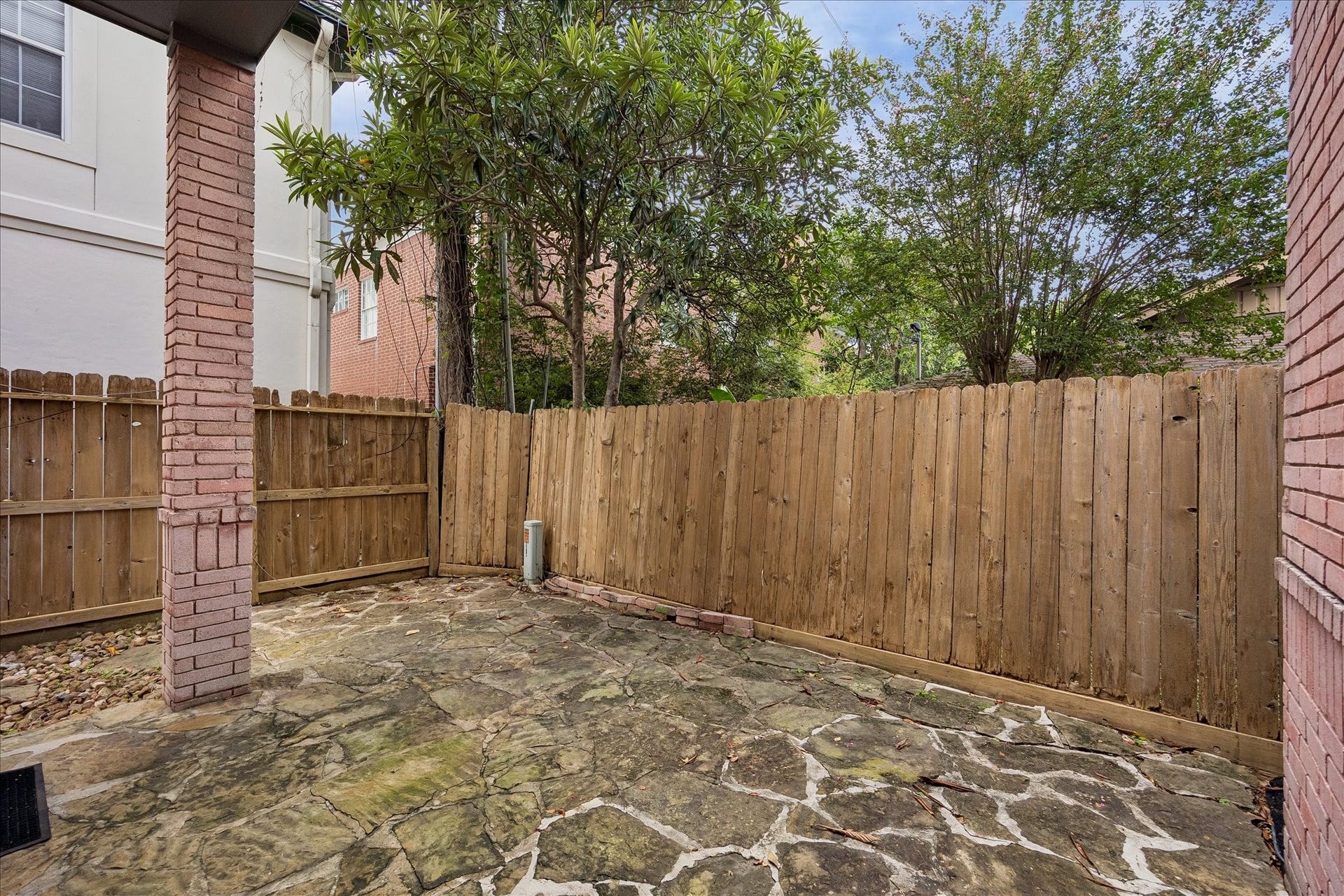2214 Nantucket Drive, #D, Houston, TX 77057 2214 Nantucket Drive, #D, Houston, TX 77057