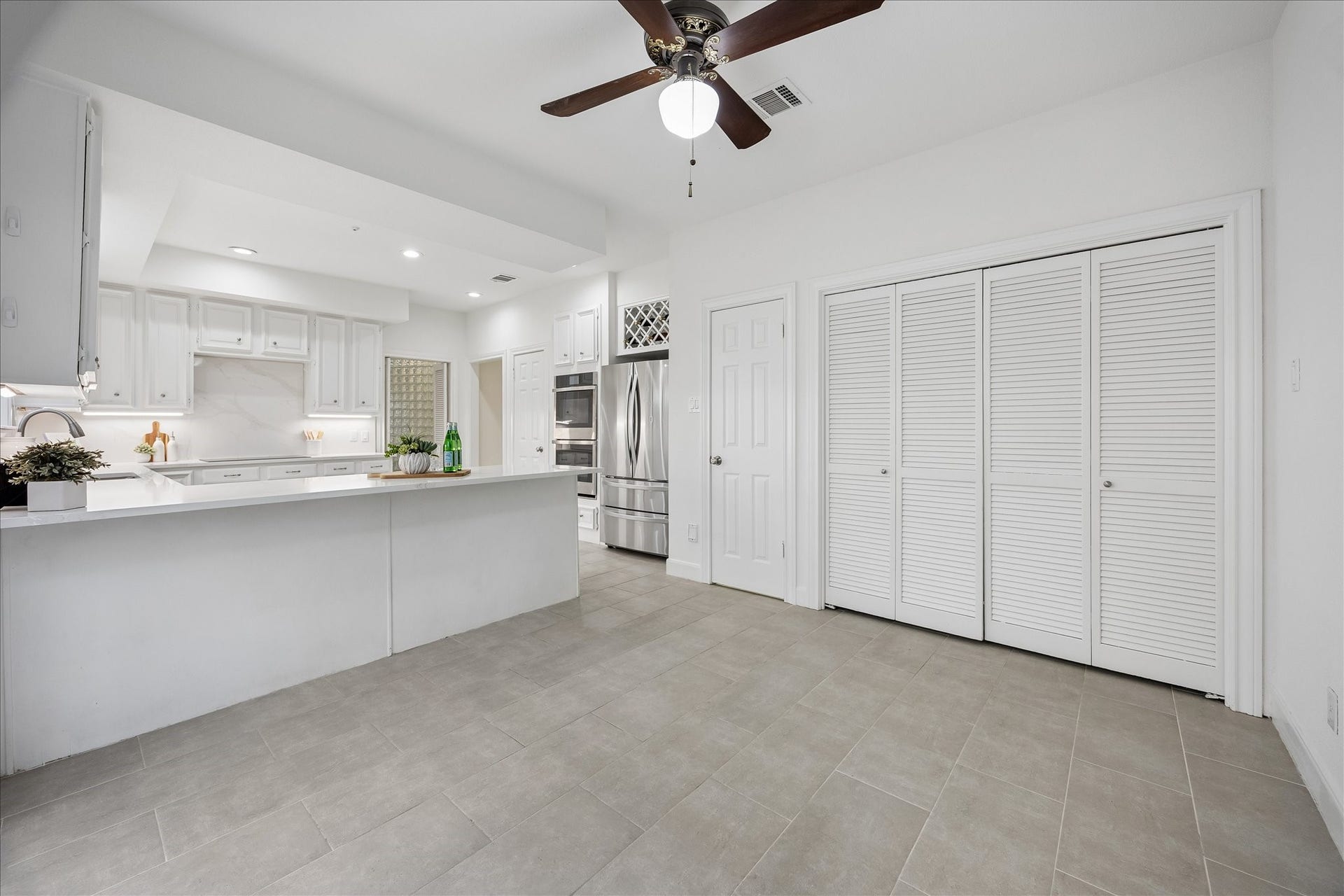 2214 Nantucket Drive, #D, Houston, TX 77057 2214 Nantucket Drive, #D, Houston, TX 77057