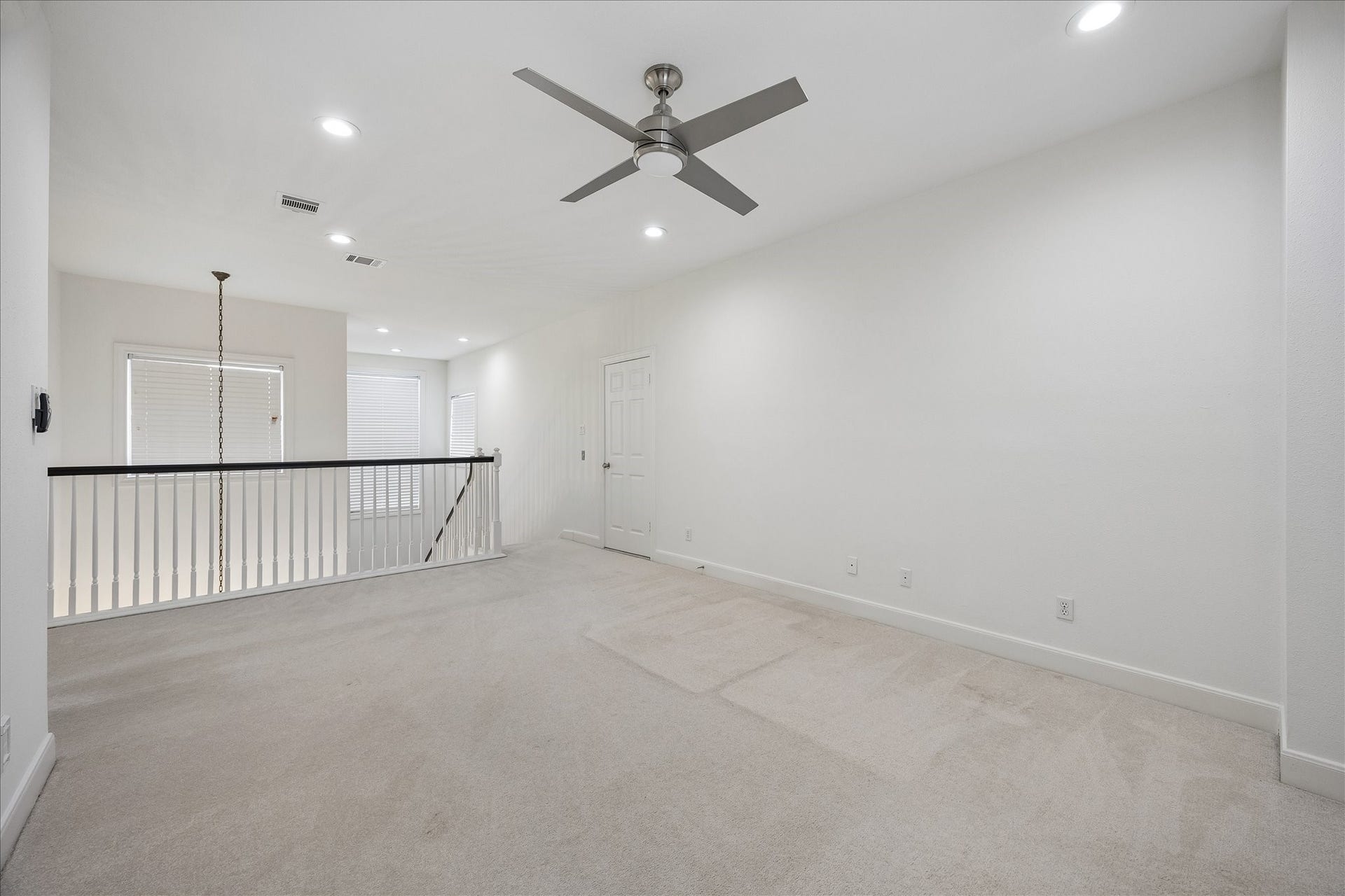 2214 Nantucket Drive, #D, Houston, TX 77057 Spacious upstairs den.