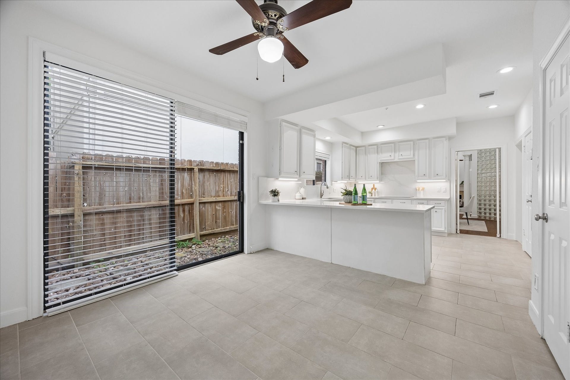 2214 Nantucket Drive, #D, Houston, TX 77057 2214 Nantucket Drive, #D, Houston, TX 77057