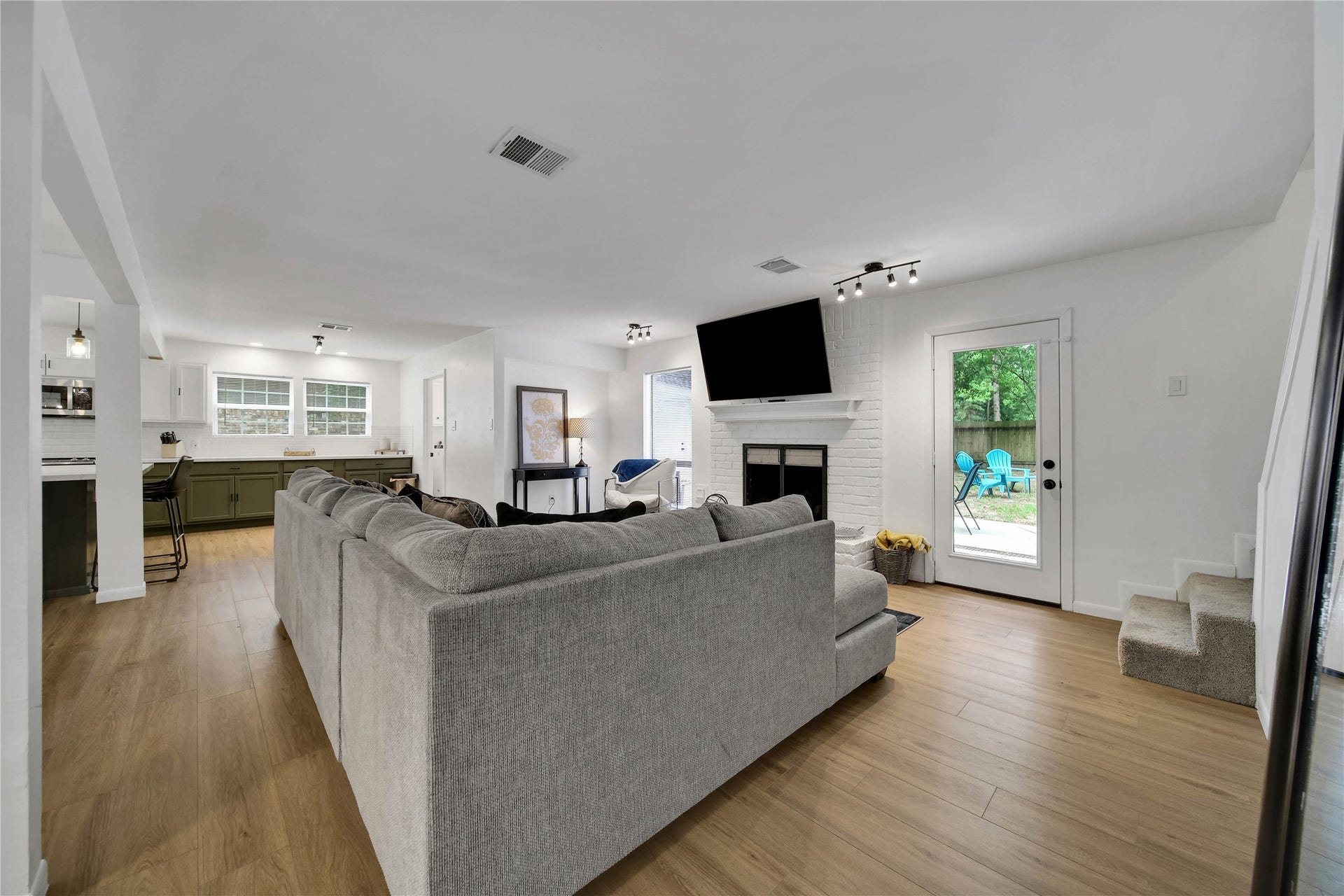 1 Marsh Millet Court, The Woodlands, TX 77380 1 Marsh Millet Court, The Woodlands, TX 77380