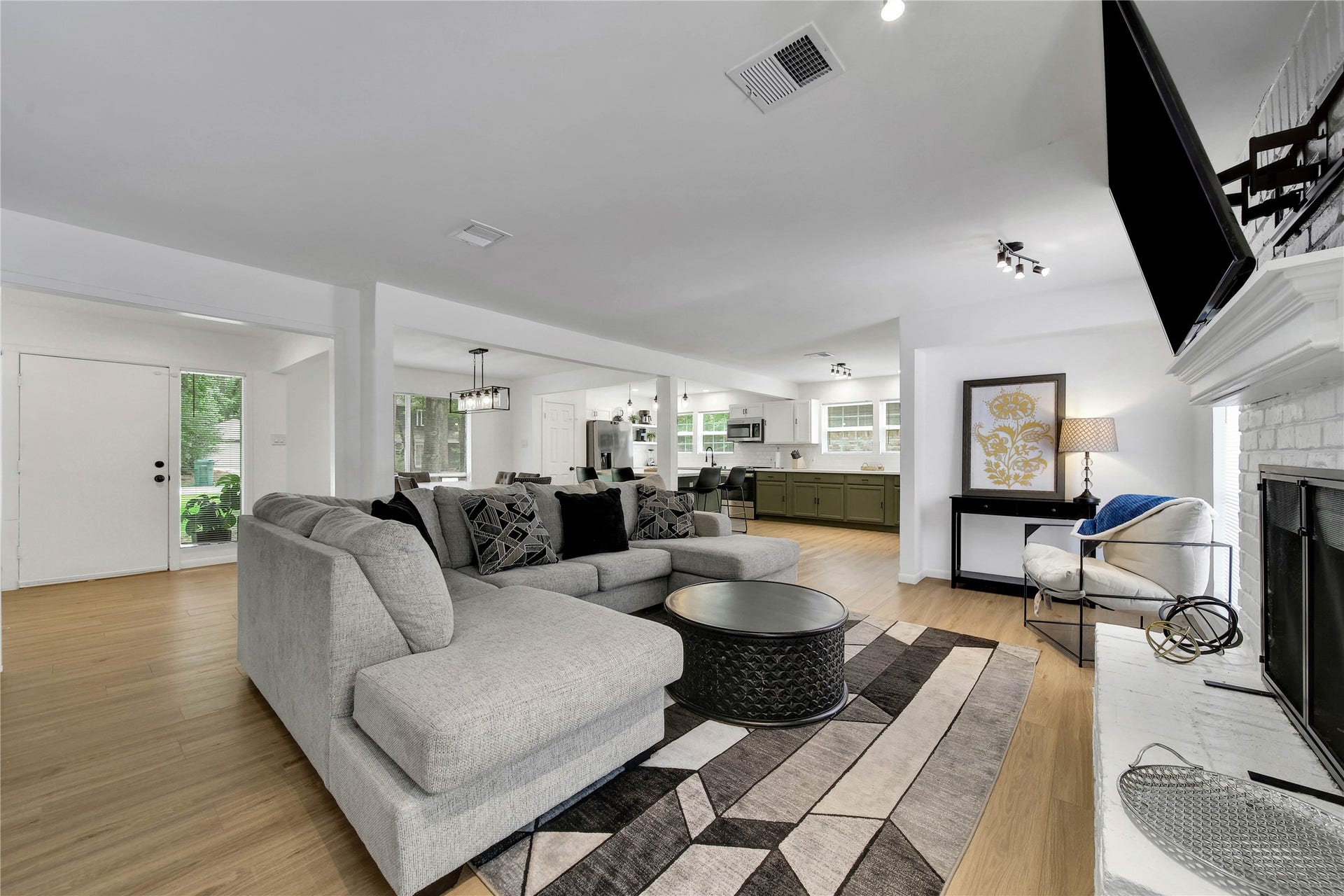1 Marsh Millet Court, The Woodlands, TX 77380 1 Marsh Millet Court, The Woodlands, TX 77380